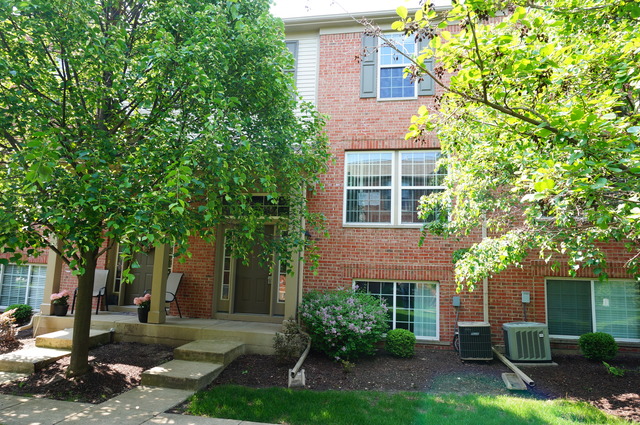 542 Conservatory Ln, Aurora, IL 60502 photo 2