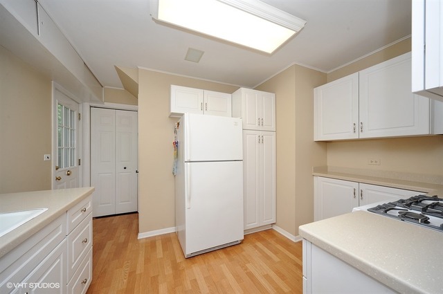 1030 Forest Ave, Deerfield, IL 60015 photo 4