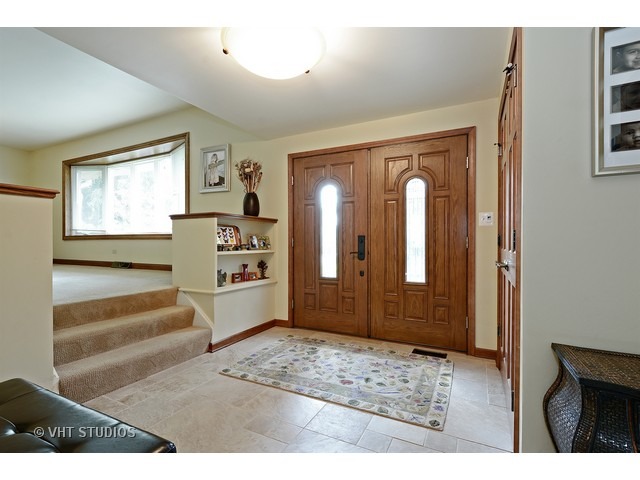1145 Concord Ln, Hoffman Estates, IL 60192 photo 2
