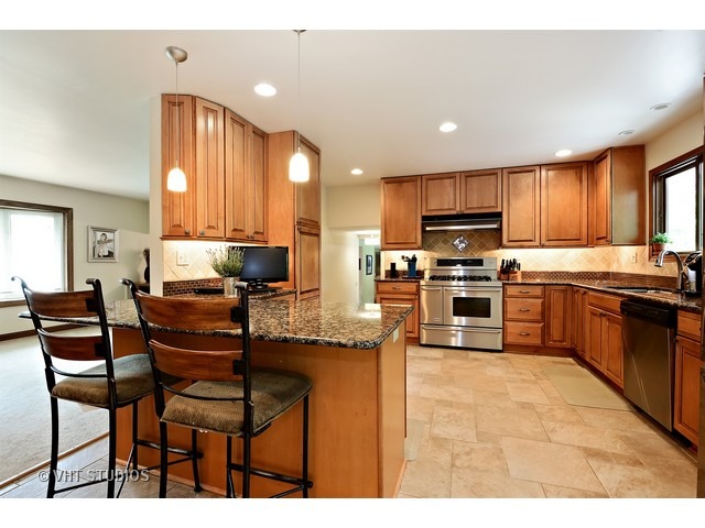 1145 Concord Ln, Hoffman Estates, IL 60192 photo 3
