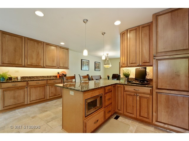 1145 Concord Ln, Hoffman Estates, IL 60192 photo 4