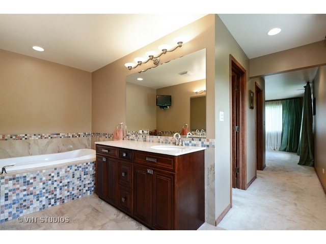 1145 Concord Ln, Hoffman Estates, IL 60192 photo 16