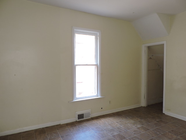 34 Lynch St, Elgin, IL 60123 photo 4