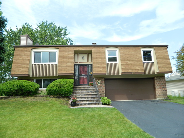 4560 Thornbark Dr, Hoffman Estates, IL 60192 photo 1