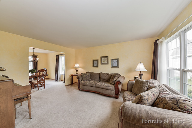 2871 Lindgren Ct, Aurora, IL 60503 photo 4