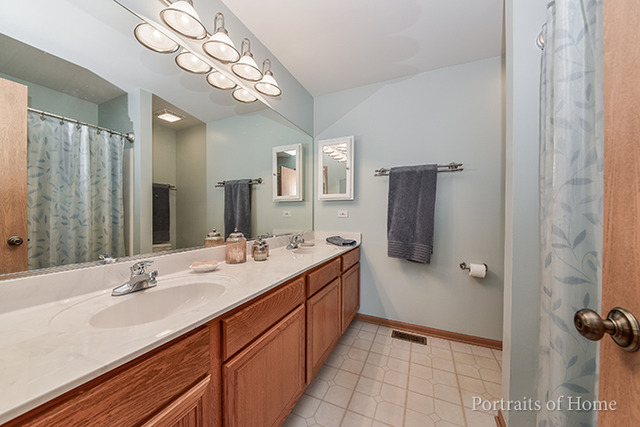 2871 Lindgren Ct, Aurora, IL 60503 photo 18