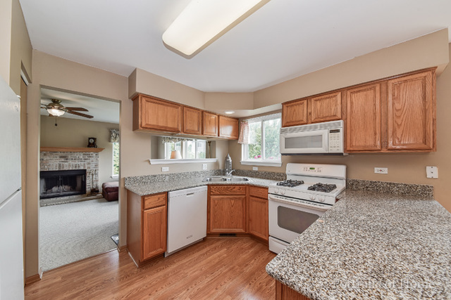 2871 Lindgren Ct, Aurora, IL 60503 photo 7