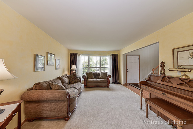 2871 Lindgren Ct, Aurora, IL 60503 photo 3