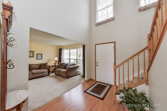 2871 Lindgren Ct, Aurora, IL 60503 photo 2