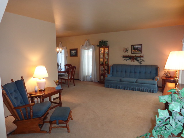 18426 Maple St, Lansing, IL 60438 photo 3