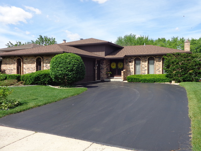18426 Maple St, Lansing, IL 60438 photo 1