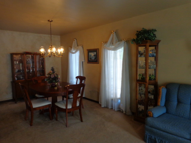 18426 Maple St, Lansing, IL 60438 photo 4