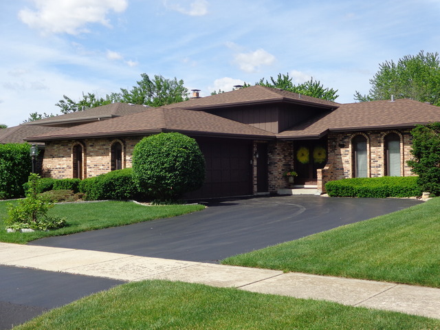 18426 Maple St, Lansing, IL 60438 photo 2