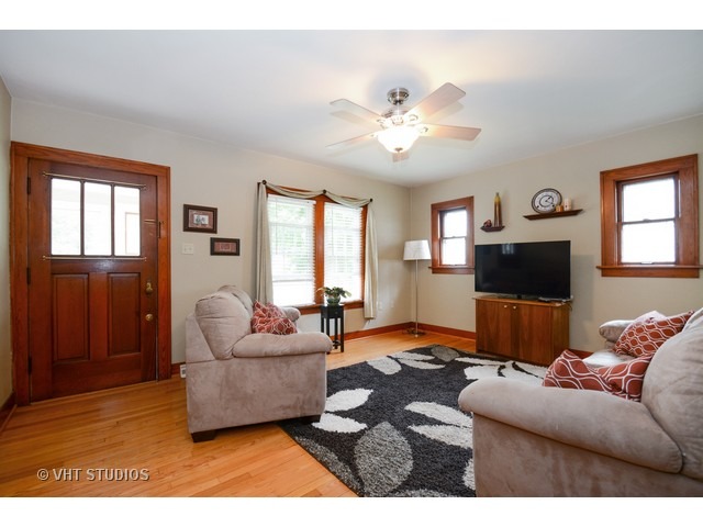 18320 School St, Lansing, IL 60438 photo 2