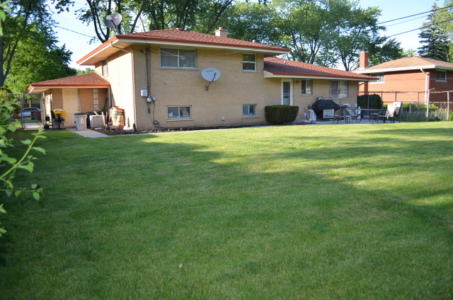 1419 E Lowden Ln, Mount Prospect, IL 60056 photo 2