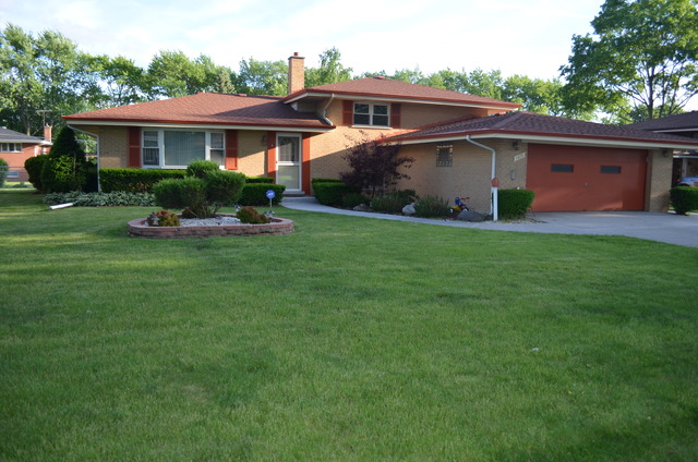 1419 E Lowden Ln, Mount Prospect, IL 60056 photo 1