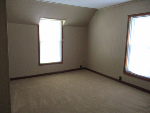 211 E 4th St, Spring Valley, IL 61362 photo 7