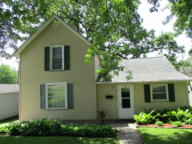 211 E 4th St, Spring Valley, IL 61362 photo 1