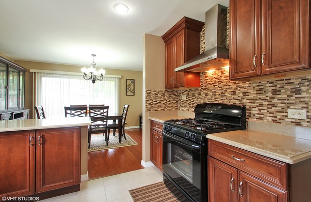364 Dover Dr, Des Plaines, IL 60018 photo 5