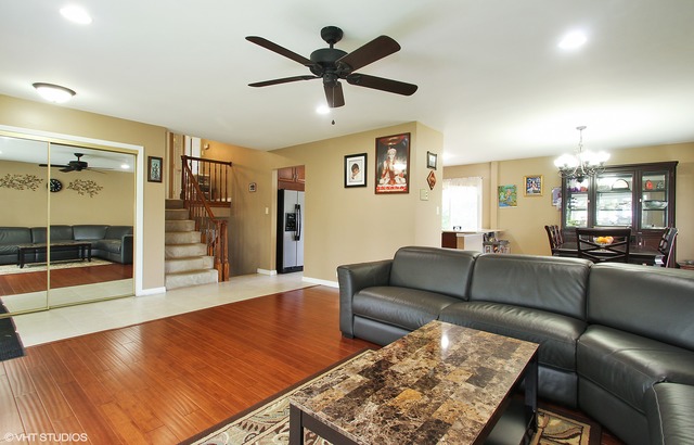 364 Dover Dr, Des Plaines, IL 60018 photo 3
