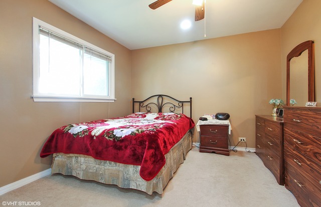 364 Dover Dr, Des Plaines, IL 60018 photo 10