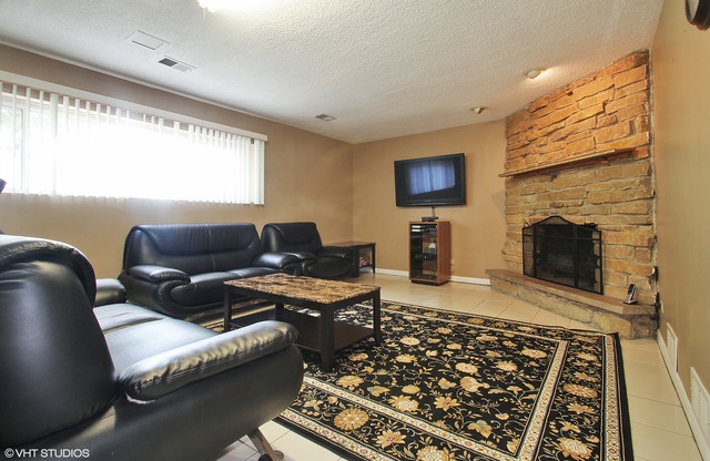 364 Dover Dr, Des Plaines, IL 60018 photo 8