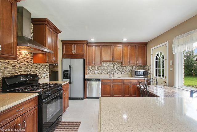 364 Dover Dr, Des Plaines, IL 60018 photo 4