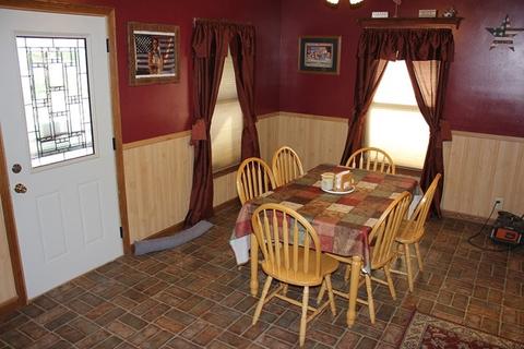 302 W Winfield St, Morrison, IL 61270 photo 4