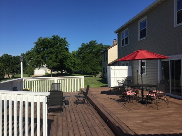 1301 Darlington Ct, Hoffman Estates, IL 60169 photo 2