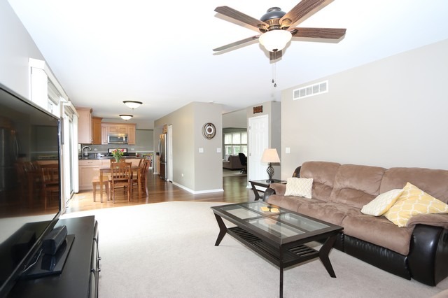 1301 Darlington Ct, Hoffman Estates, IL 60169 photo 14