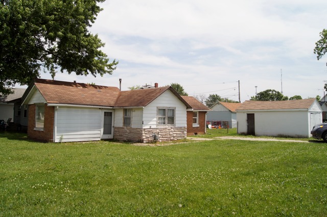 610 E Broadway St, Bradley, IL 60915 photo 1