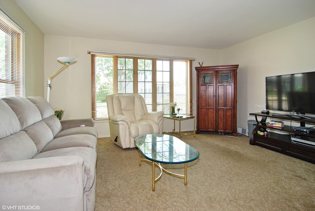 6504 Sinclair Ave, Berwyn, IL 60402 photo 2
