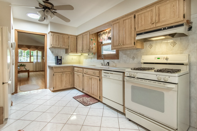 361 Pinehurst Dr, Des Plaines, IL 60016 photo 6