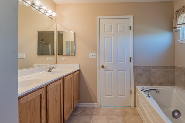 406 Hackney Ln, Oswego, IL 60543 photo 16
