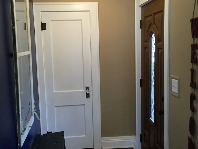 121 Vine St, Elgin, IL 60123 photo 2