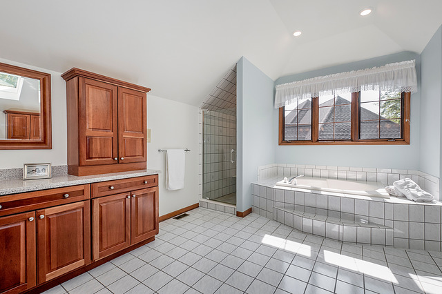 1029 Robbins Ct, Wheaton, IL 60187 photo 16