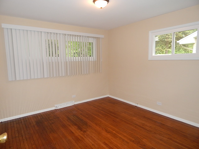886 Diane Ave, Elgin, IL 60123 photo 9