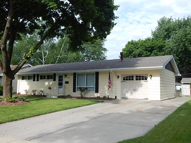 886 Diane Ave, Elgin, IL 60123 photo 1