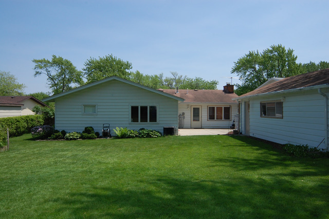 1410 Gentry Rd, Hoffman Estates, IL 60169 photo 18