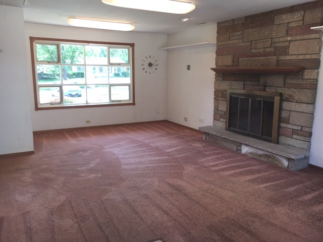 1410 Gentry Rd, Hoffman Estates, IL 60169 photo 4
