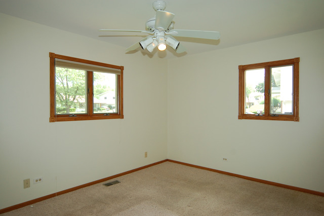 1410 Gentry Rd, Hoffman Estates, IL 60169 photo 13