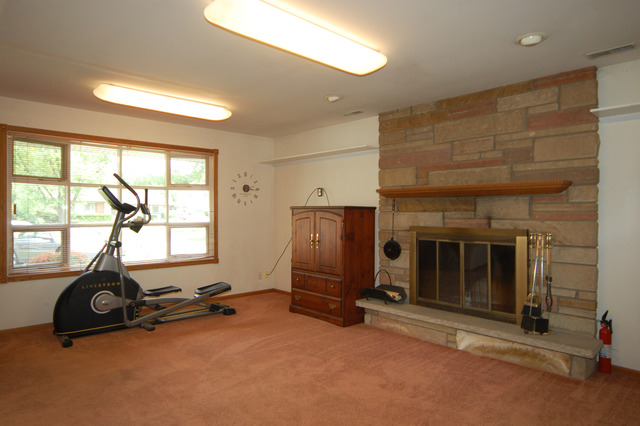 1410 Gentry Rd, Hoffman Estates, IL 60169 photo 3