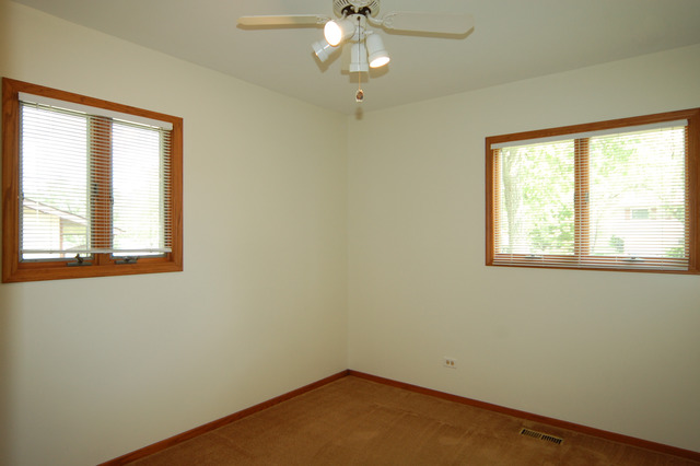 1410 Gentry Rd, Hoffman Estates, IL 60169 photo 17