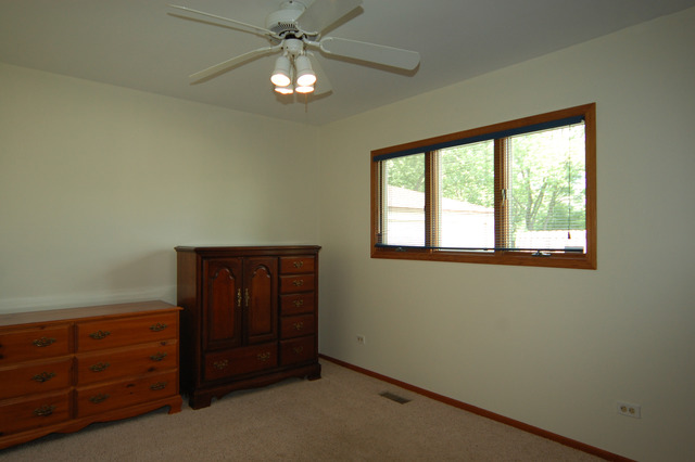 1410 Gentry Rd, Hoffman Estates, IL 60169 photo 15