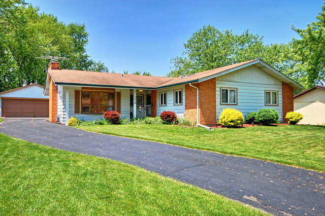 1410 Gentry Rd, Hoffman Estates, IL 60169 photo 1