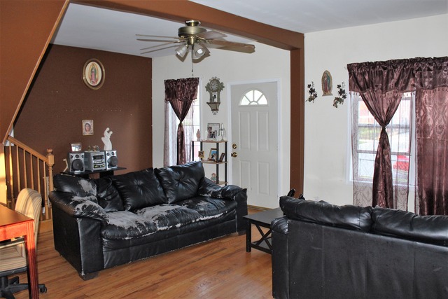 1142 Front St, Aurora, IL 60505 photo 4