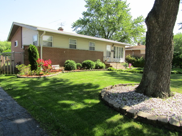 322 E Alden Dr, Addison, IL 60101 photo 2