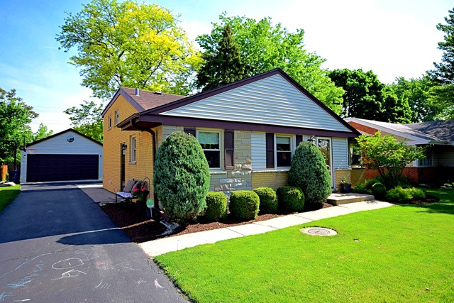 419 E Park Ave, Elmhurst, IL 60126 photo 1