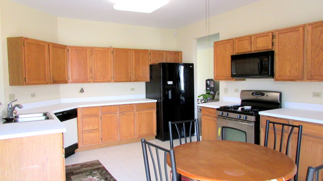 2072 Grovetown Dr, Bartlett, IL 60103 photo 18