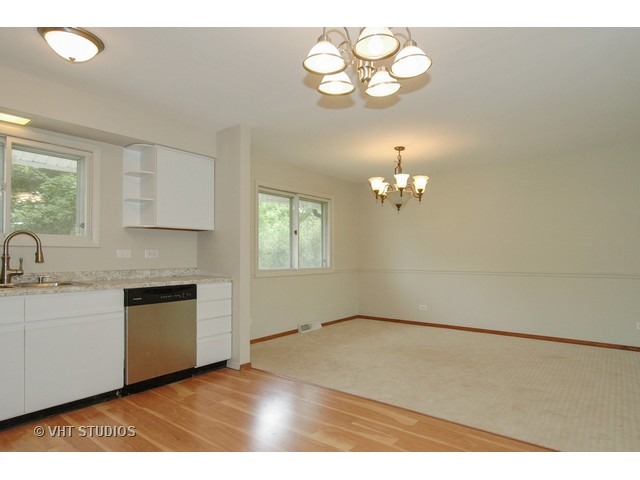 3575 Winston Dr, Hoffman Estates, IL 60192 photo 9